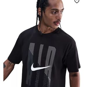 Nike Men's Black and Gray Graphic Tee